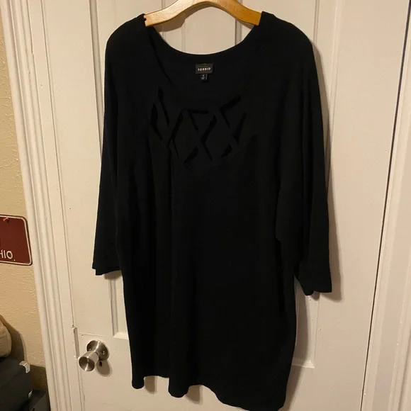 Black Lattice Front Pullover Sweater - Picture 4 of 10